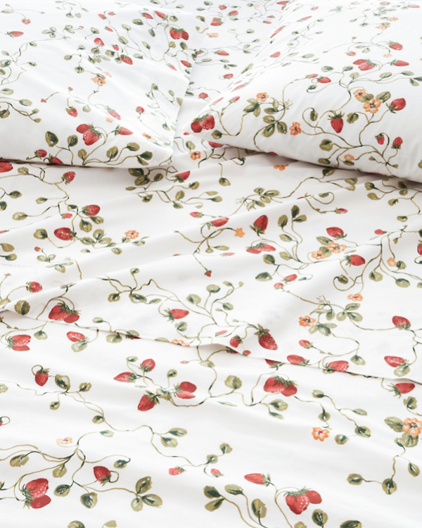 Strawberry Patch Organic-Cotton Percale Sheet Set